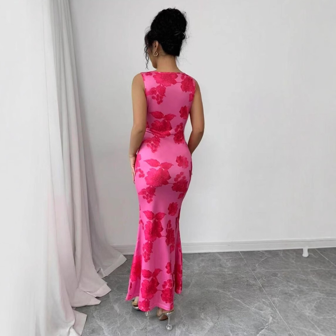Floral Sleeveless Maxi Dress Elegant Straight Silhouette Lightweight Fabric Ideal for Vacation Wholesale Available