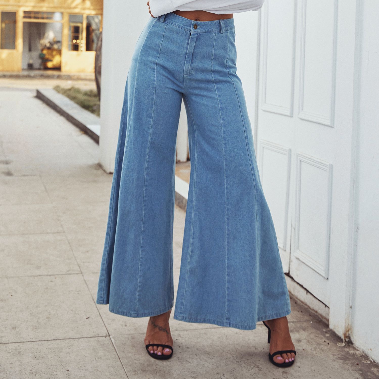 High Waisted Wide Leg Jeans Light Wash Trendy Street Style Comfortable Fit Wholesale Available