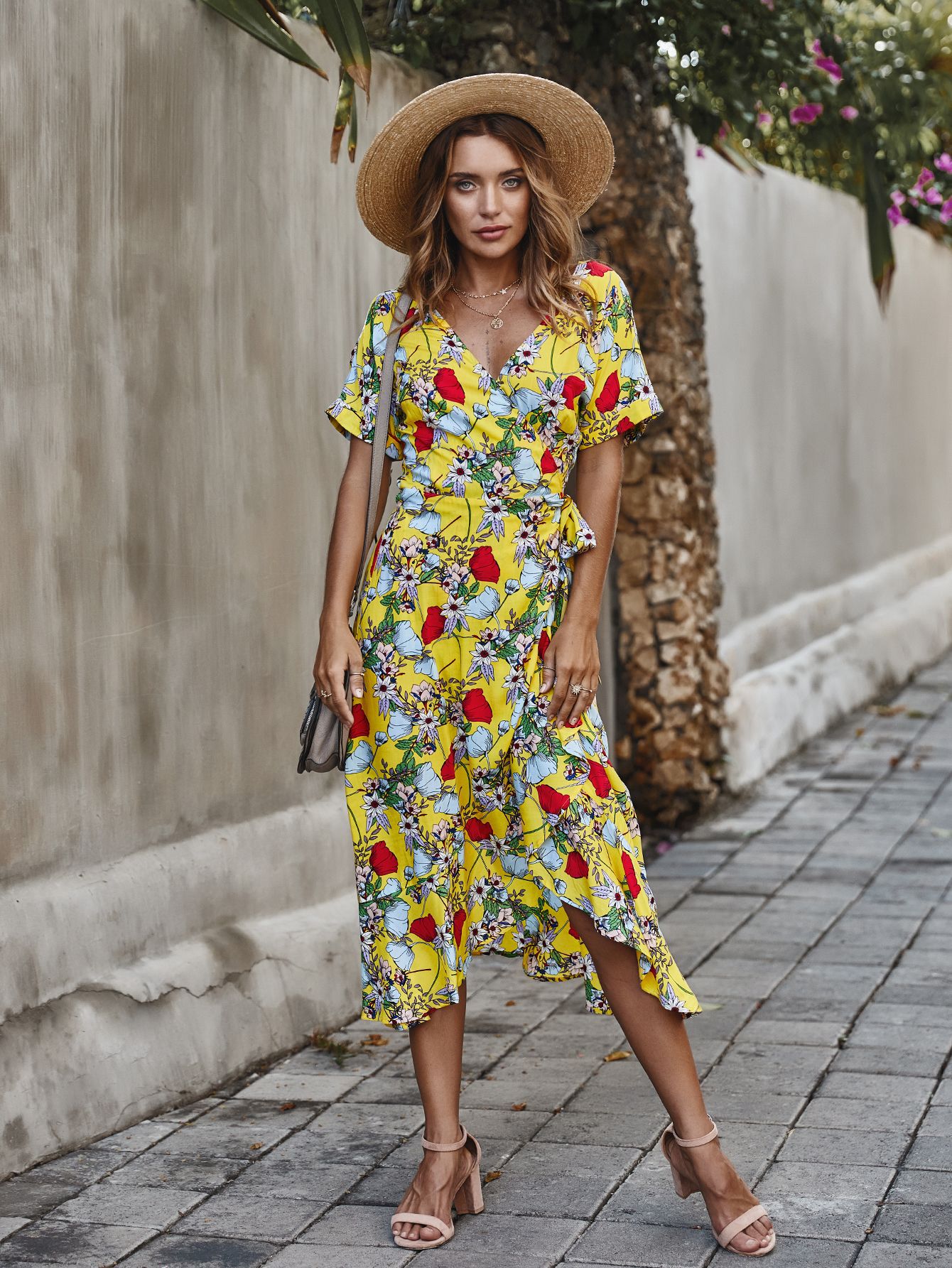 Fashionable Short Sleeve Dress Original Design Floral Print Spring Summer Style Perfect for Vacations Wholesale