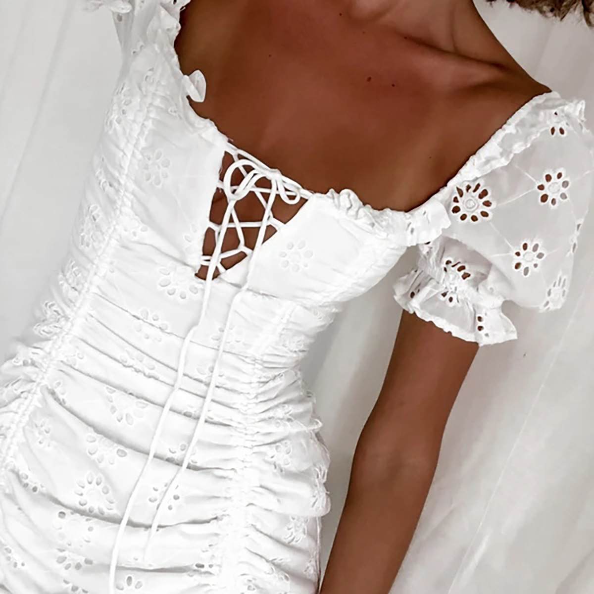 French Ruffle Hem Dress Sexy Hollow Out Lace Up Fitted Pleated Summer Casual Wear OEM Available