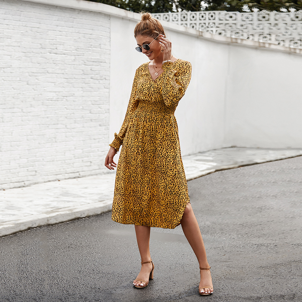 Floral Print Elegant Dress Original Design Spring Summer Collection Lightweight Fabric Perfect for Casual or Formal
