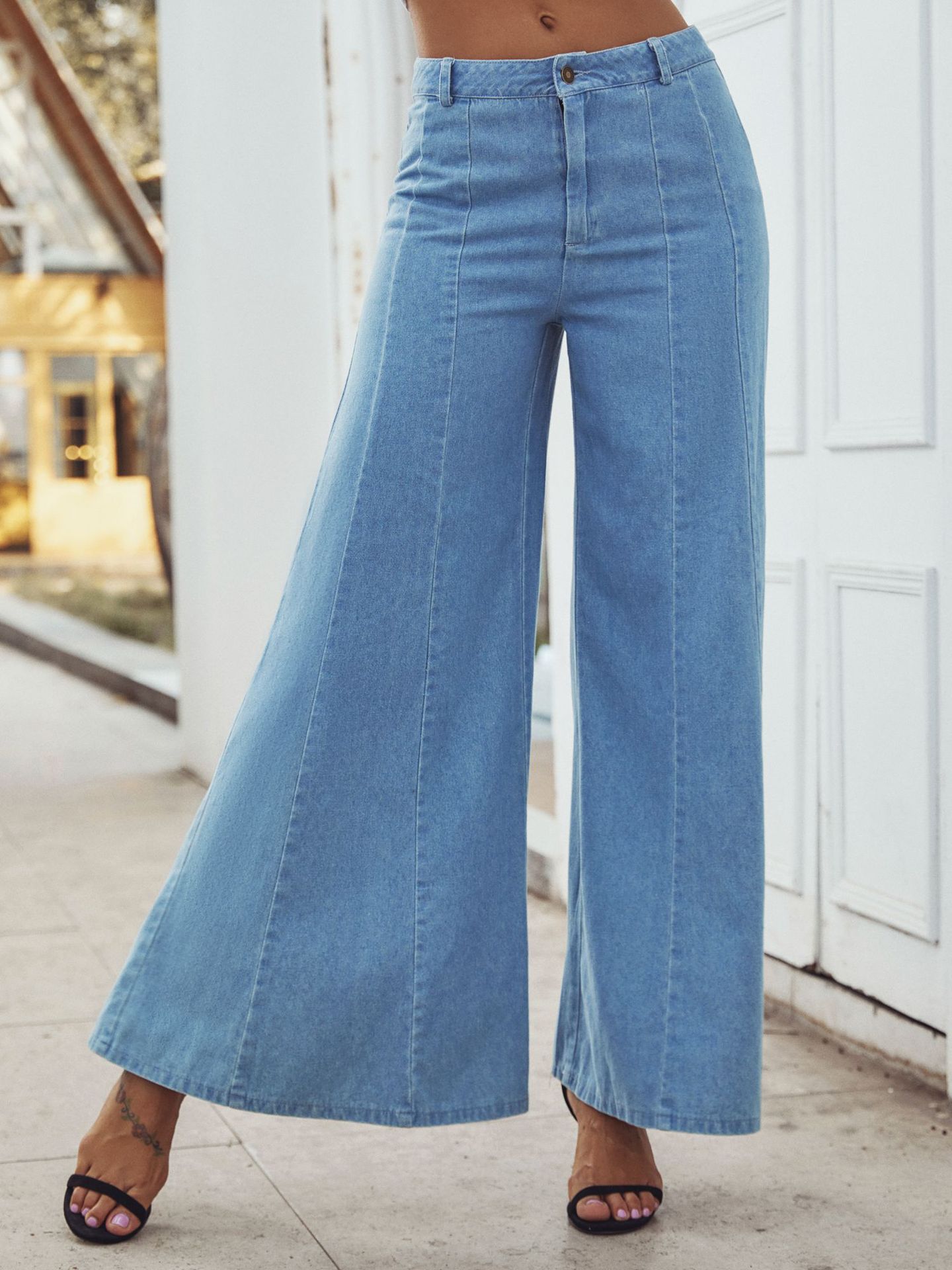 High Waisted Wide Leg Jeans Light Wash Trendy Street Style Comfortable Fit Wholesale Available