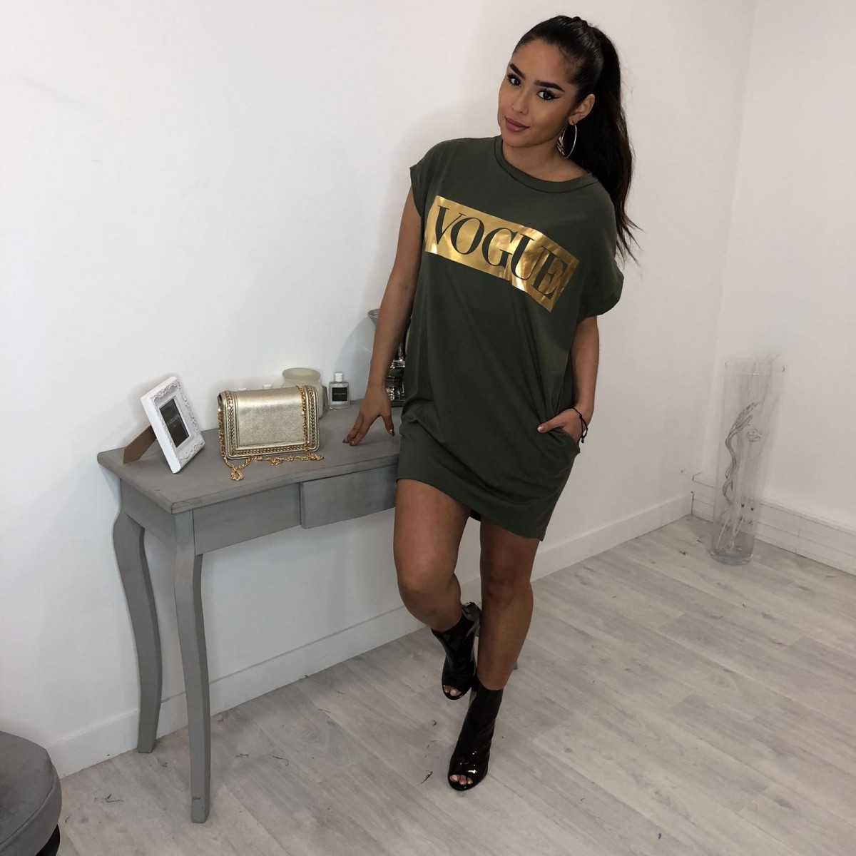 Vogue Print Pocket Dress Short Sleeve Round Neck Casual Style Perfect for Spring and Summer Wholesale Available